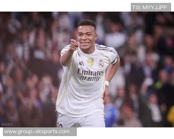 姆巴佩左膝不适与手指骨折仍执意出战展现求战决心